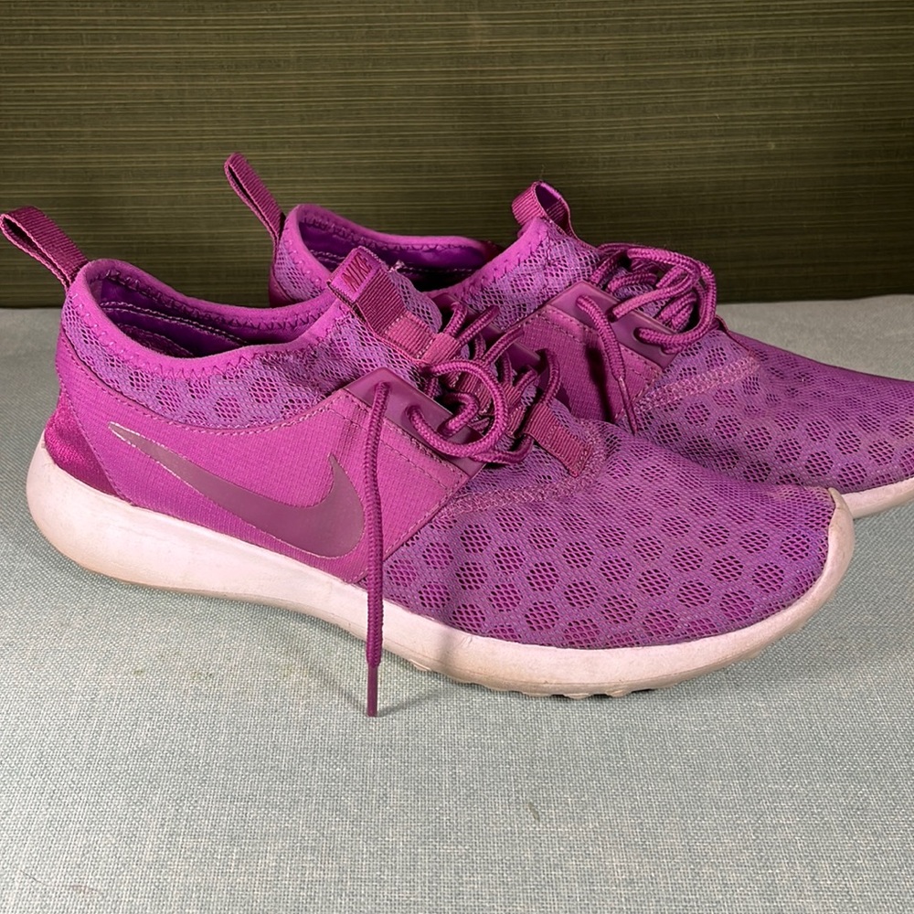 Women’s Nike Athletic size 10